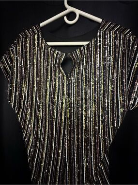 Cable & Gauge Black Sequin Stripe Keyhole Top